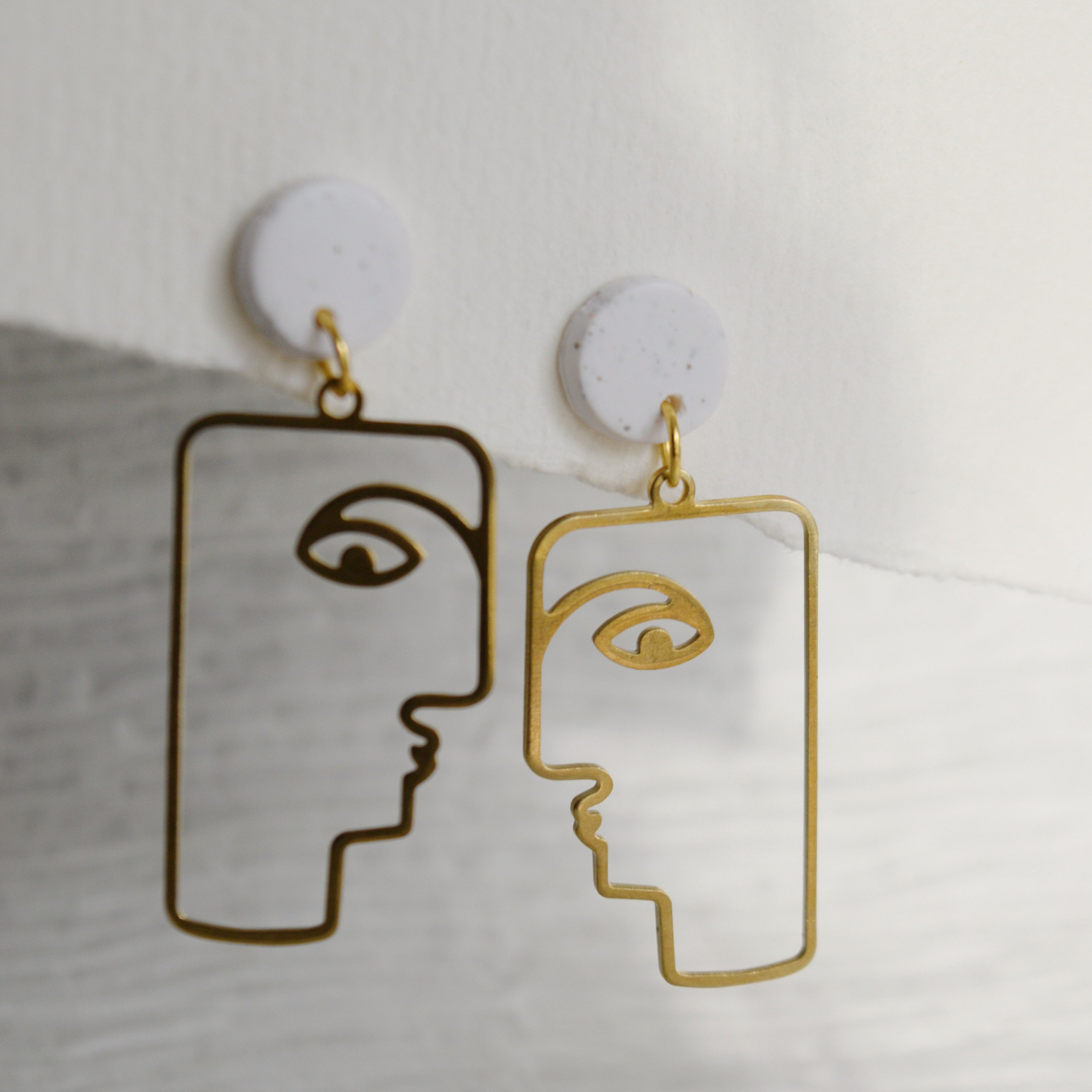 Abstract Face Outline Dangle Earring