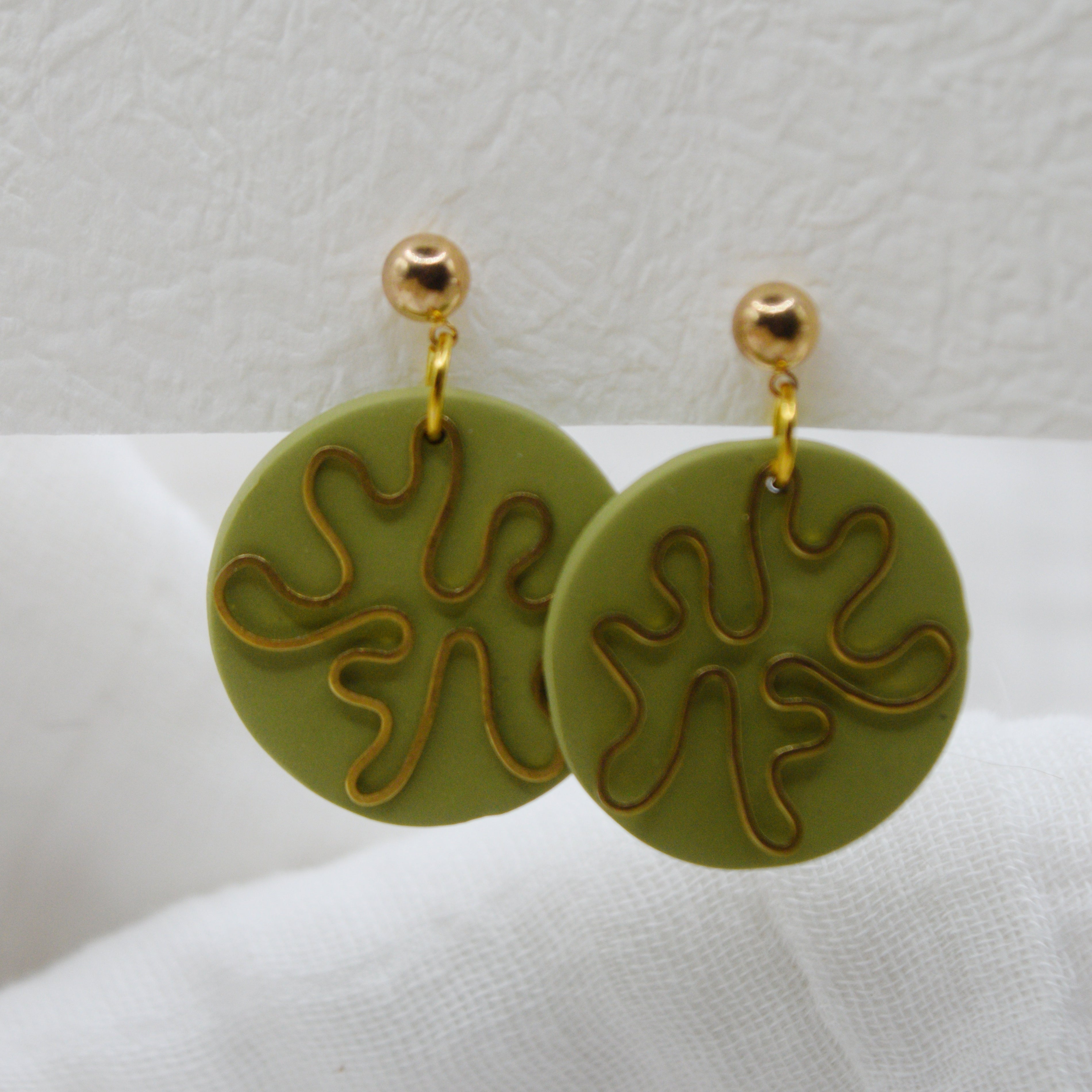 Squiggly Circle Dangle Earring (Green)